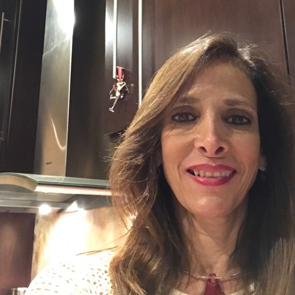 Meet your Posher, Vivian - Picture 1 of 2